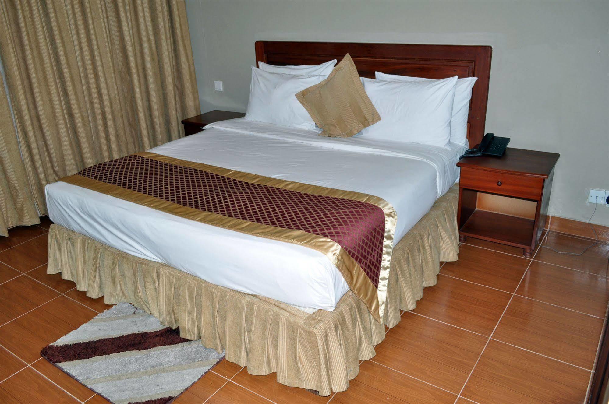 Regency Park Hotel Dar es Salaam Extérieur photo