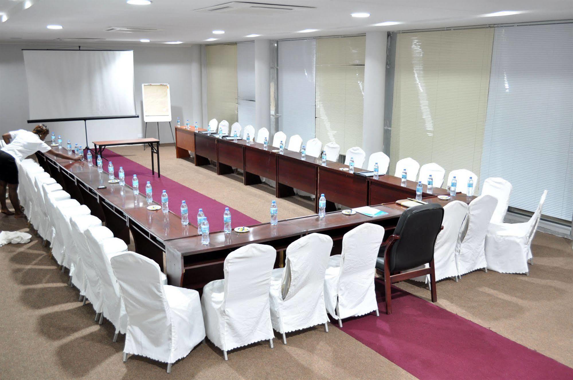 Regency Park Hotel Dar es Salaam Extérieur photo