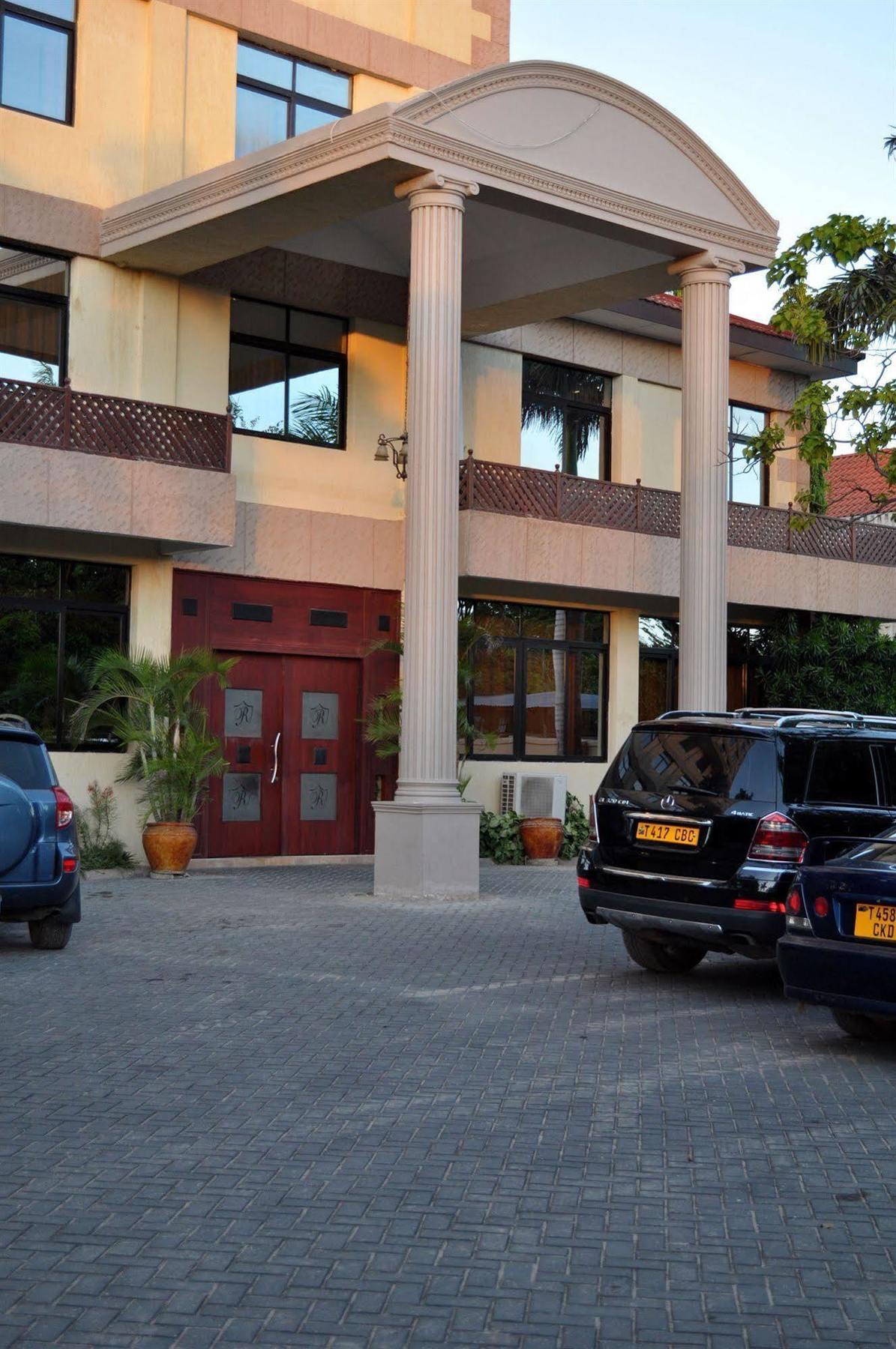 Regency Park Hotel Dar es Salaam Extérieur photo