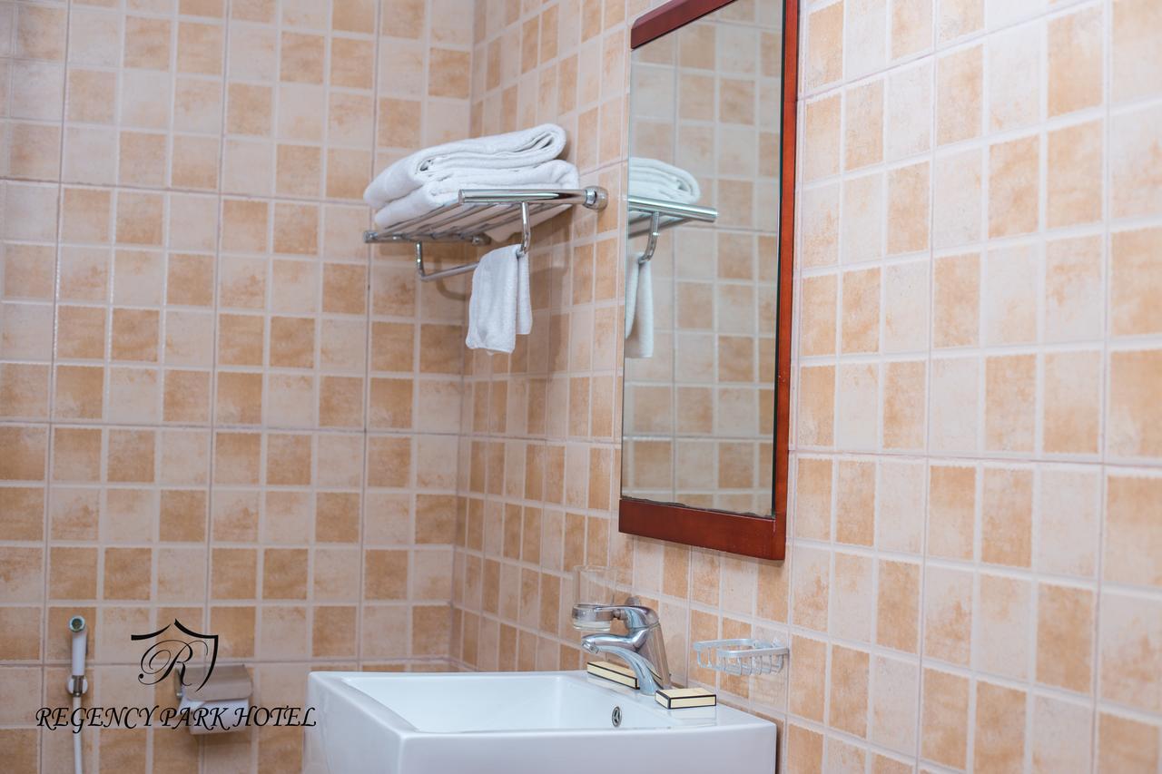 Regency Park Hotel Dar es Salaam Extérieur photo